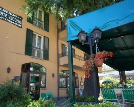 Albergo Ponte Vecchio เชอร์นอบบิโอ ภายนอก รูปภาพ